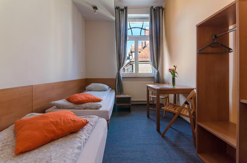 Hill Inn Познань Экстерьер фото