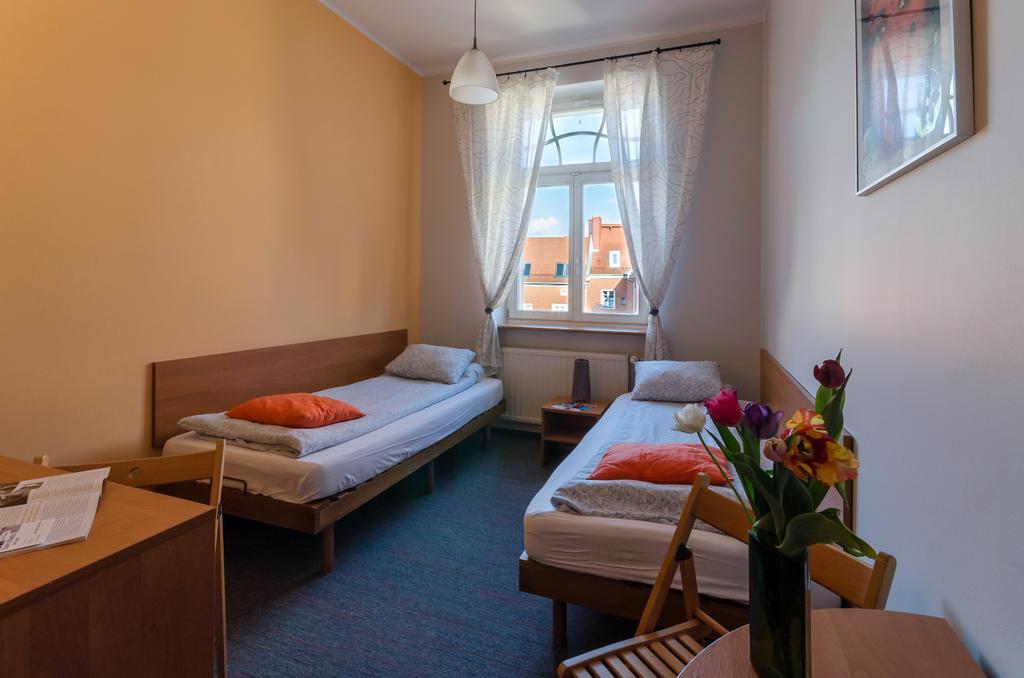 Hill Inn Познань Экстерьер фото