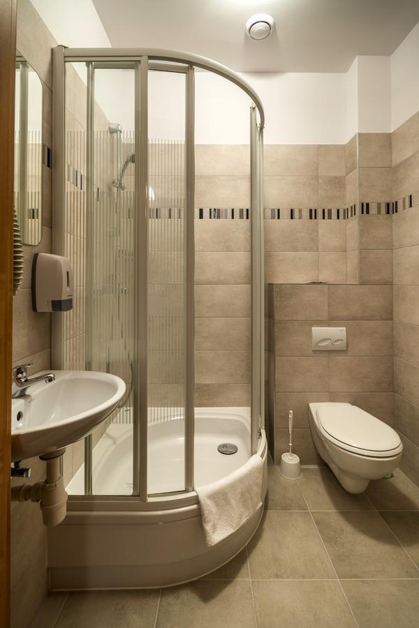 Hill Inn Познань Экстерьер фото