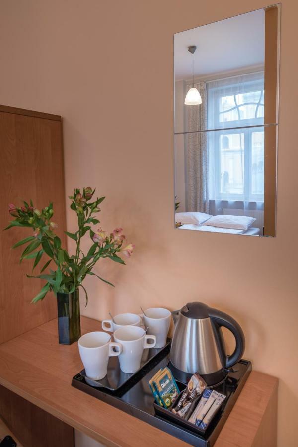 Hill Inn Познань Экстерьер фото