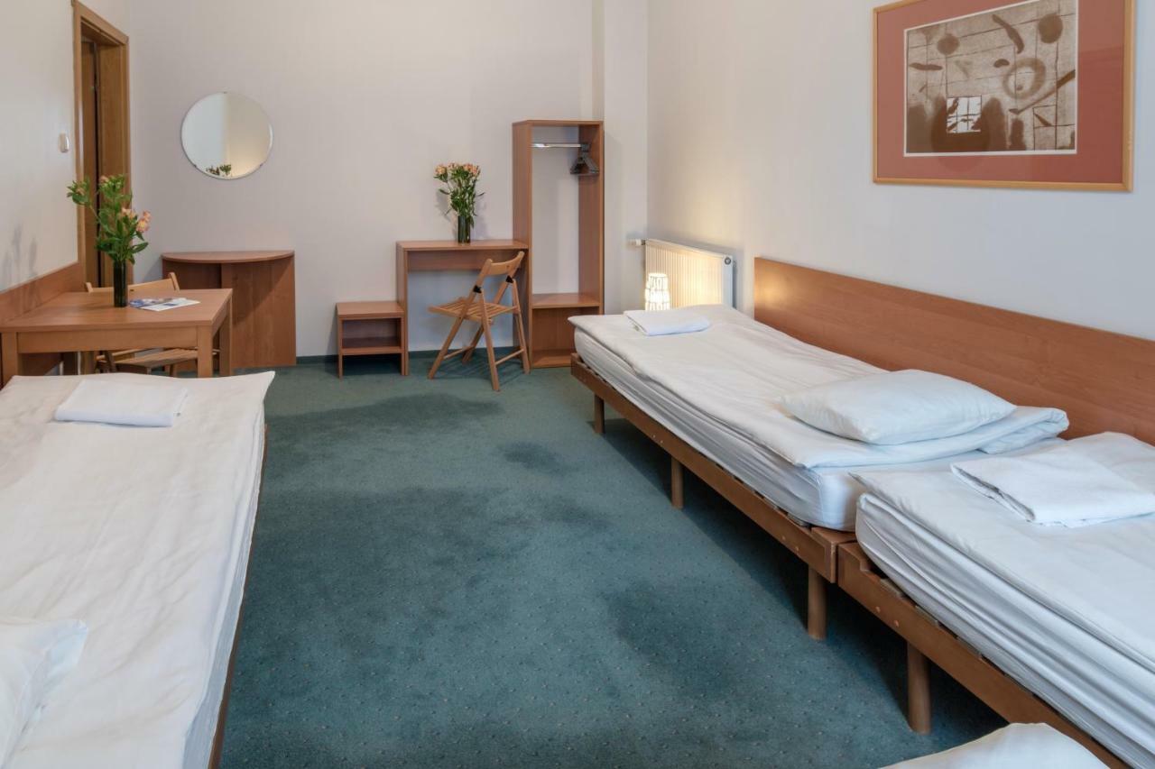 Hill Inn Познань Экстерьер фото